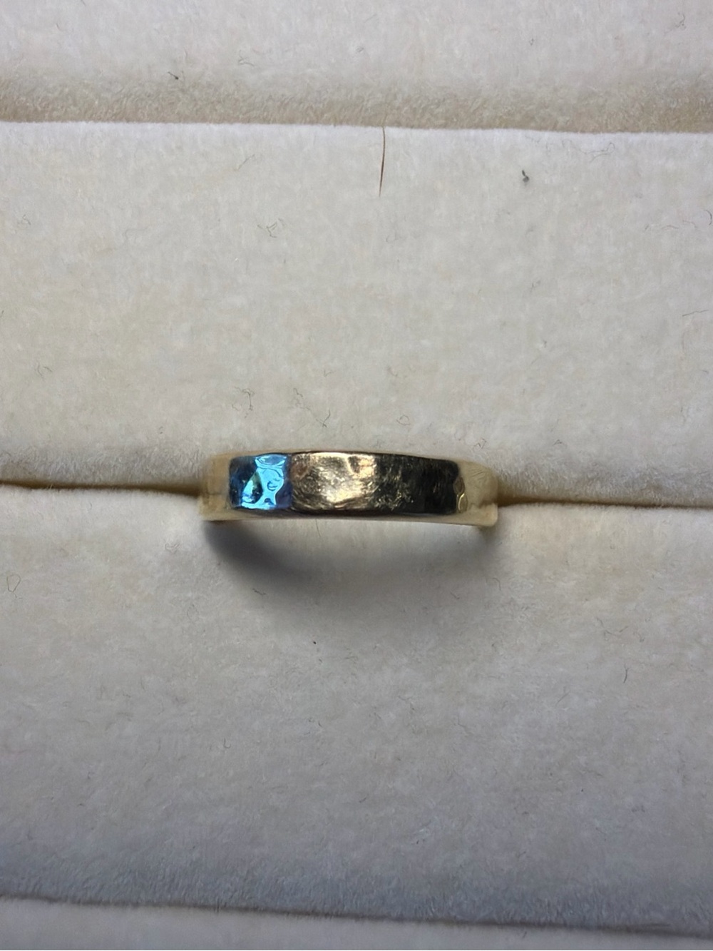 14K Gold Hammered Band Ring - Classic Women's Jewelry. 2.92 Grams  Size 7